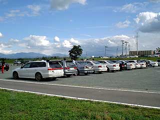 ��납��̉摜�B���̌�A�e���͂��ꂼ��̏Z���ւƔ������܂��U�炵�Ȃ���H����͂��߂�̂ł����I